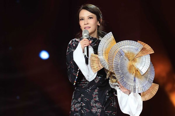 杨乃文事件是怎么回事 吴青峰粉丝问她为什么那么叼