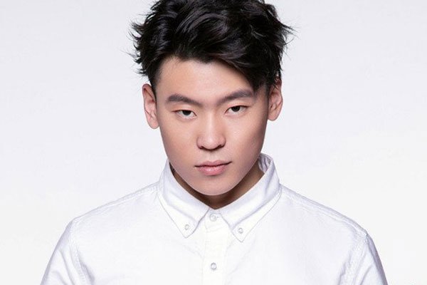 抖音四块五的妞是什么意思 由民谣歌手隔壁老樊创作