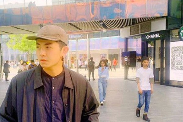 抖音四块五的妞是什么意思 由民谣歌手隔壁老樊创作