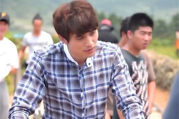 韩国人对李栋旭的评价 一个全身上下找不到缺点的人