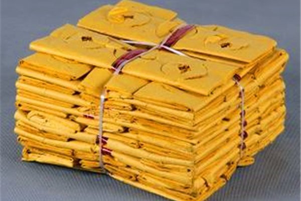 要多烧些纸钱 坟上压纸的讲究是觉得钱不够花