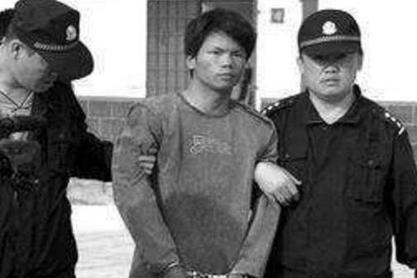 马加爵事件真实的起因及经过 宿舍一共住了几个人,重修了吗