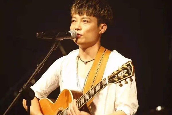 富九为什么最近没唱了 退出家驹九月天翻唱歌手了吗