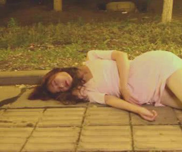 美女醉酒不醒人事的丑态 喝醉后会有遭到悲催下场的可能