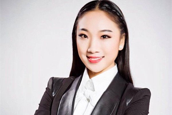 刘藤柔术尴尬凸起漏沟 隐身衣凸显私密处轮廓