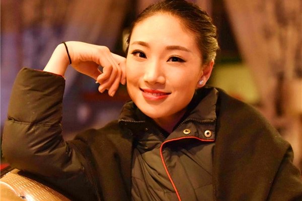 刘藤柔术尴尬凸起漏沟 隐身衣凸显私密处轮廓