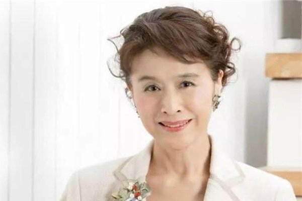 栗原小卷至今都没有结婚 高强度工作的女性