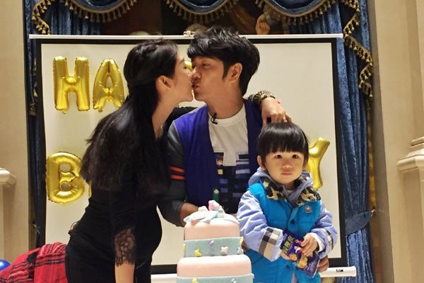 陈浩民老婆五年剖四次是真的吗 炒作刮下体哭诉自己穷