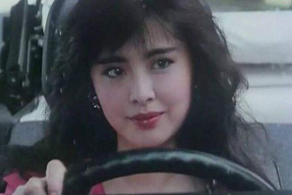 王祖贤后背纹身是真的吗 在影片中遭遇了什么