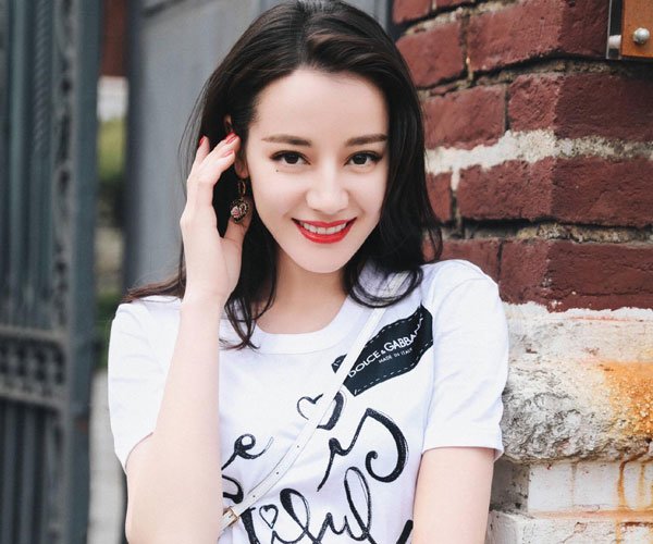 迪丽热巴不雅3部曲怎么回事 女子并非迪丽热巴本人