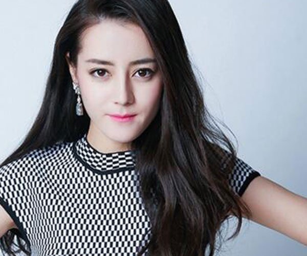 迪丽热巴不雅3部曲怎么回事 女子并非迪丽热巴本人
