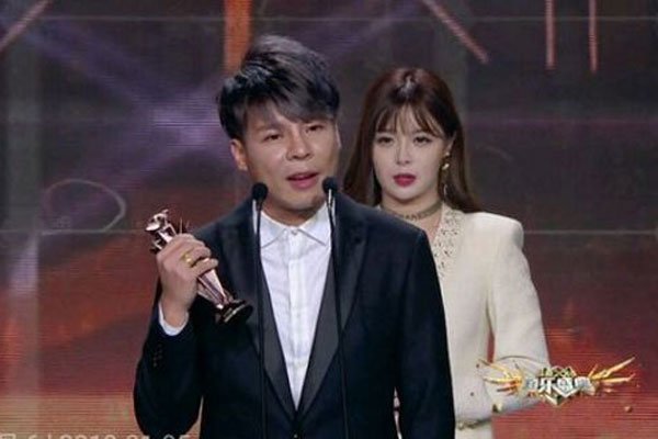 灵魂刀神1v9事件 打嘴炮的视频让他一战成名