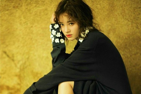 鞠婧祎被扒上衣是假图 很多女星都遭遇过恶性假照
