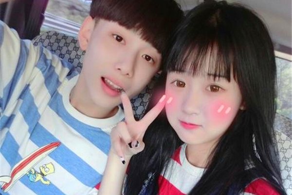 王乐乐杨清柠直播间接吻24秒 两个人绝对是早恋