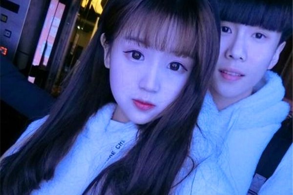 王乐乐杨清柠直播间接吻24秒 两个人绝对是早恋