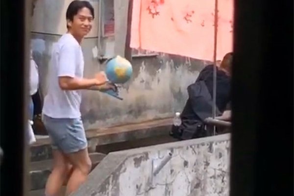 吴京客串发现剧组太穷怎么回事 应该是没有客串