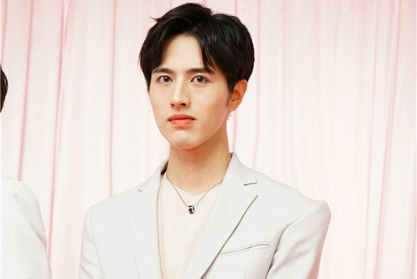 罗正为什么叫宇宙丧花 缺爱缘故整个人看起来有些丧